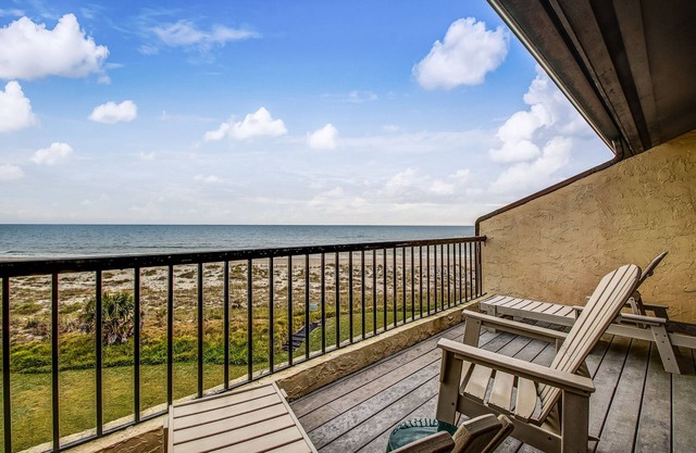 Dog-friendly oceanfront townhouse with covered balcony, views, pool & AC