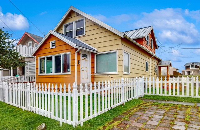 Dog-Friendly Oceanside Escape with Easy Beach Access and Peaceful Surroundings