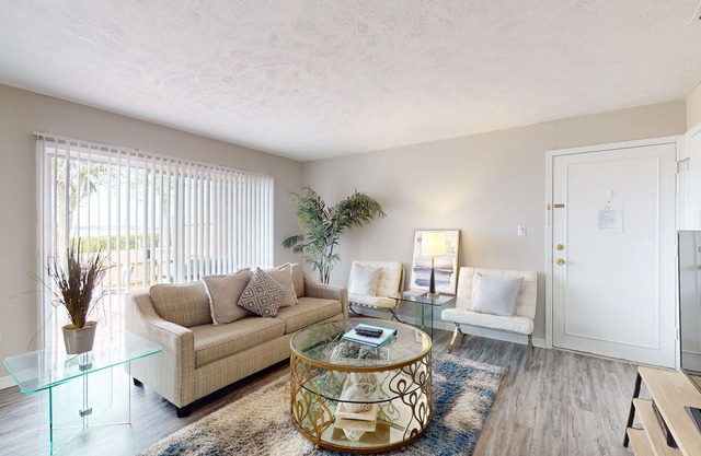 Dog-Friendly Riverfront Condo w/a Shared Pool, Sports Courts, Gym, & Fast WiFi