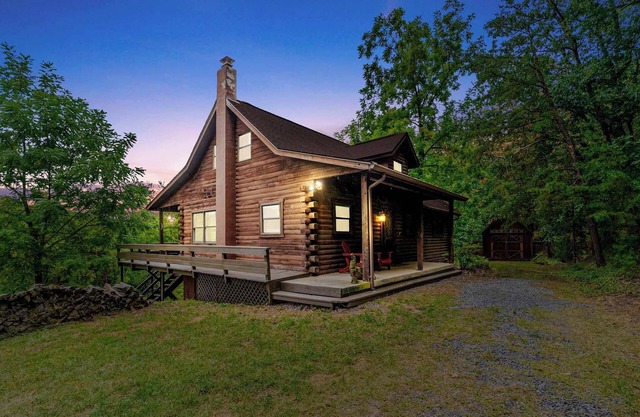 Dog Friendly with Fire Pit and Yard by the River