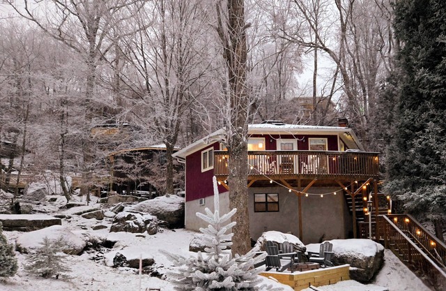 Dogs ‖ S'mores & Fire ‖ 2 Mins to Slopes ‖ Paved Road Access