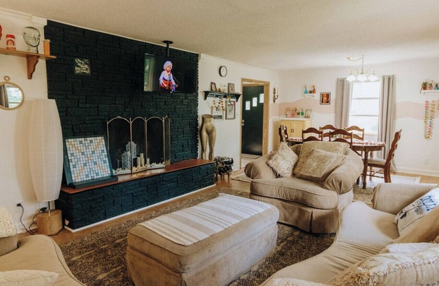 Dolly Parton Themed Rancher. Minutes from Shopping and Dollywood