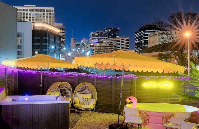 Dolly’s World | 14 beds-Walk 2 Broad! Hot Tub/Pool