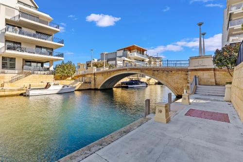 Dolphin Harbour Haven-family Friendly-canal Front