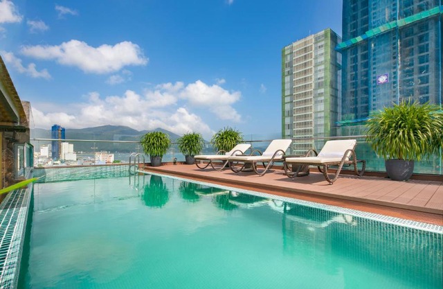 Dolphin Hotel and Apartment