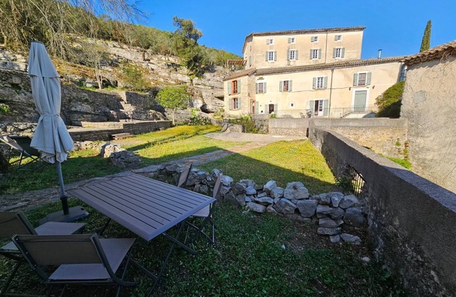 Domaine de Bagard - Gîte le MAZET 45m² 2/6 pers Terrace and garden