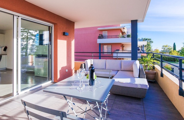 DOMAINE DES ROSES II AP4256 By Riviera Holiday Hom