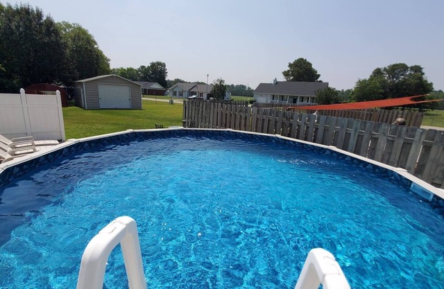 Doodlebug Cottage ~ Pool + Hot Tub Oasis + Close to I-95