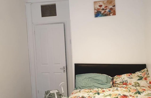 Double Bedroom by London Bridge - in a Shared Flat