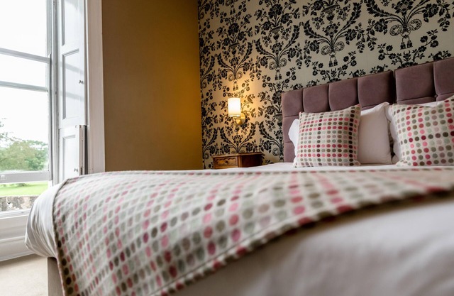 Double or Twin-Ensuite-Roomy