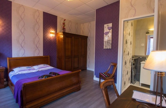 Double room-Comfort-Ensuite with Shower-1