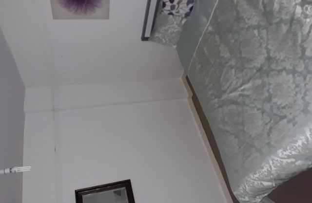 Double room with shared bathroom