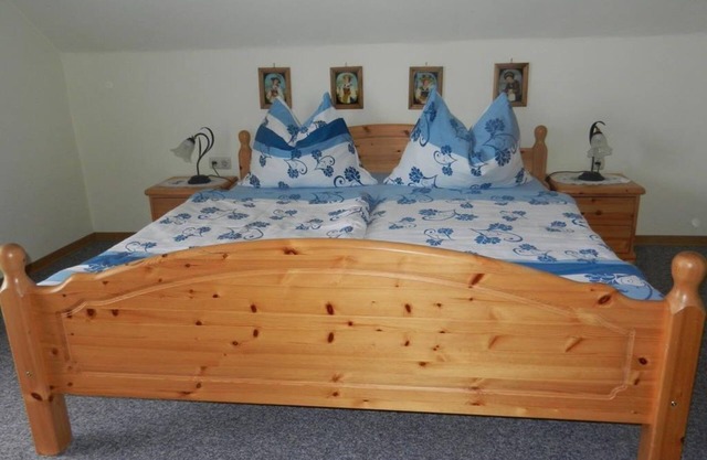 Double room with shower, WC - Pension Moosgierler