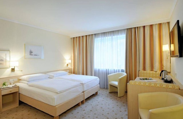 Double room with shower and bath, toilet - clipper, hotel