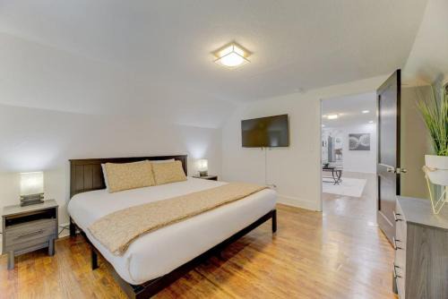 Double-Suite Apartment Home