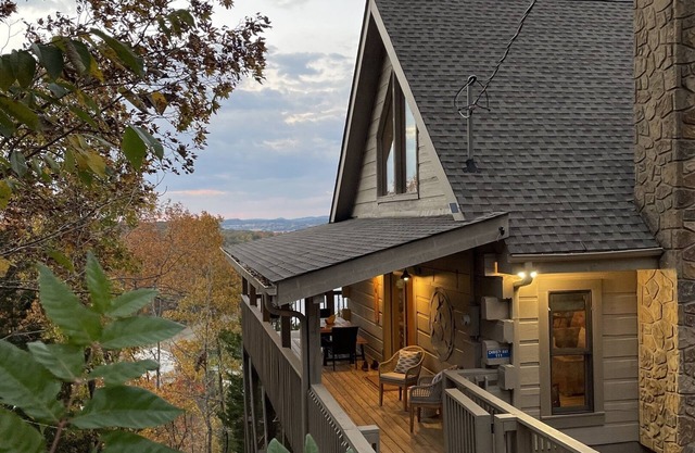 Douglas Lake Cabin | Near Pigeon Forge | Views | Hot Tub | Sleeps 6