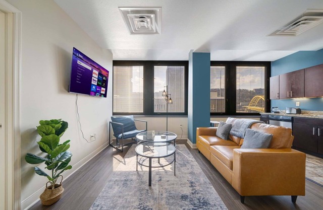 Downtown Cozy Chic | Walk Everywhere | 24/7 Valet Gym Terrace Roku