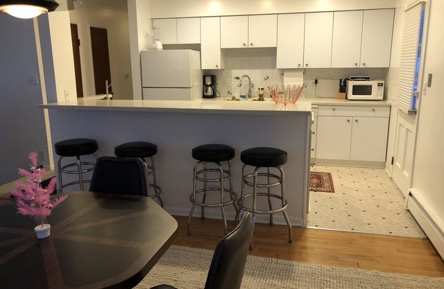 Downtown Duplex Upper with garage