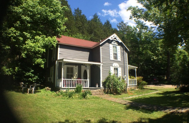 Downtown Eureka Springs Vacation Cottage