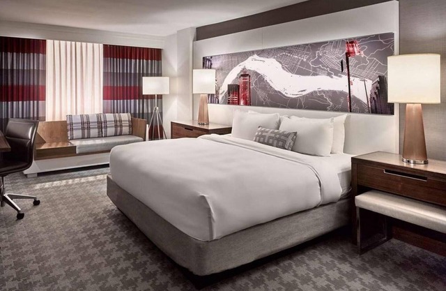 Downtown Hotel near Rittenhouse Square! Modern and Pet-friendly Suite, Pool!