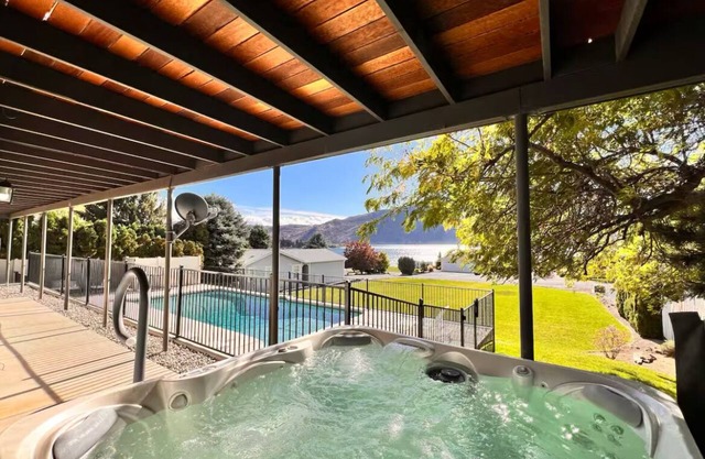 Downtown Manson- Pool, Hot tub, Game Room, Views