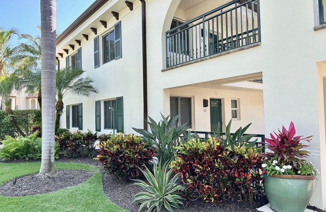 Downtown "old" Naples, walking distance to beach, restaurants & shops