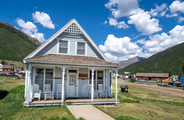 Downtown Silverton Historic Mountain Home, White Wolf Haus