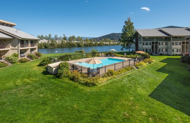Downtown Waterfront Condo with Pool
