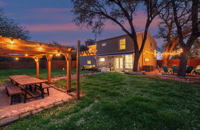 Dragonfly Escape - Pool, Pickleball, Gym Sleeps 20 - Family Entertainment Space