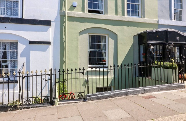 DRAKE'S RETREAT, romantic, with a garden in Plymouth
