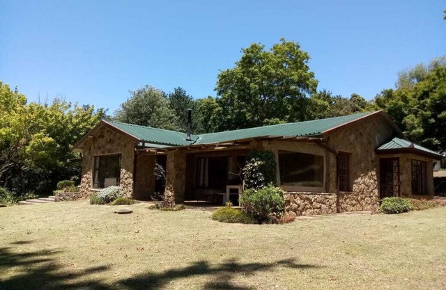 Drakensberg House - Champagne Valley Sleeps 1-8 persons.