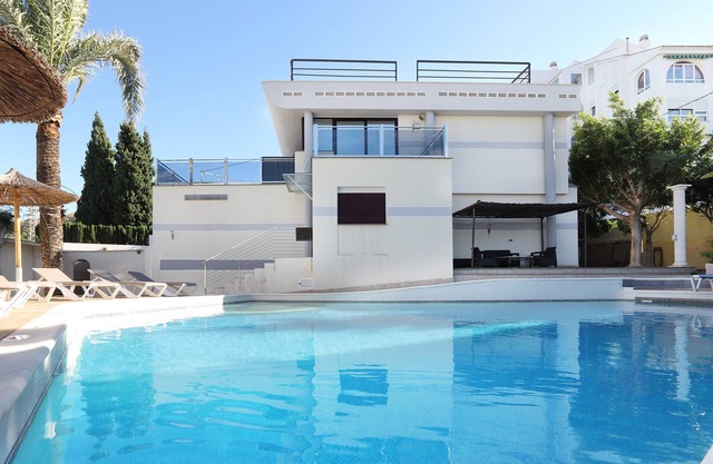 DREAM VILLA IN ALBIR R042