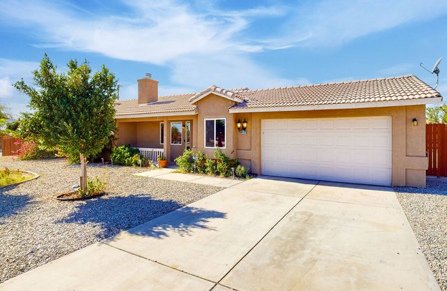Dreamy desert oasis with private yard, firepit, covered lanai, fireplace, & W/D