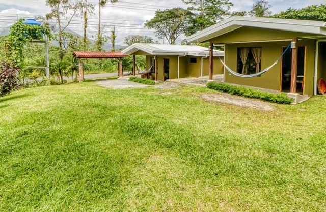 Dreamy, dog-friendly studio near town with volcano view, fast WiFi & hammock