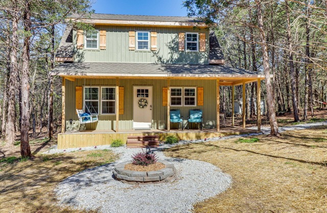 Dreamy Lead Hill Cottage w/Fire Pit & Hammock!