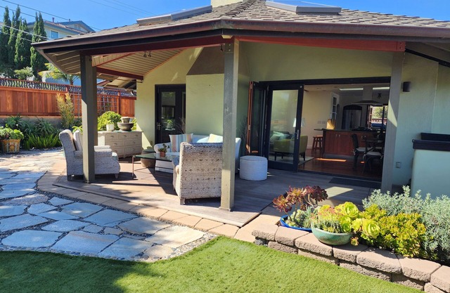 Dreamy, one-of-a-kind beach bungalow on Neptune! Hot tub/2 blocks to beaches.