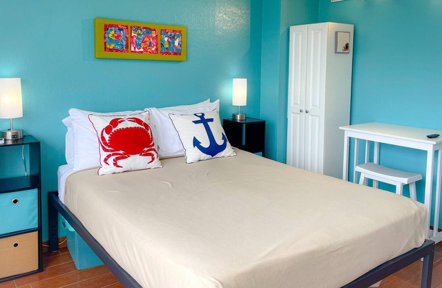 Dreamy Waikiki Monarch Studio | Pool + Gym