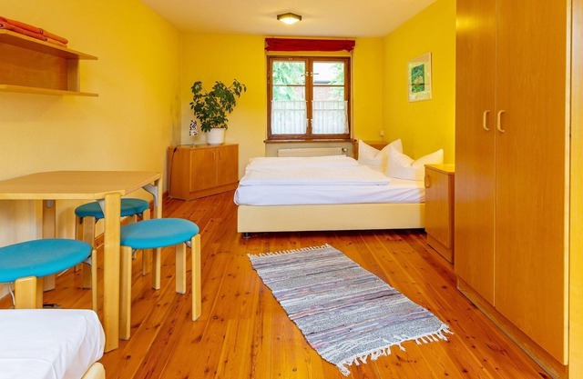 Dreibettzimmer mit Etagenbad - Jugendgästehaus
