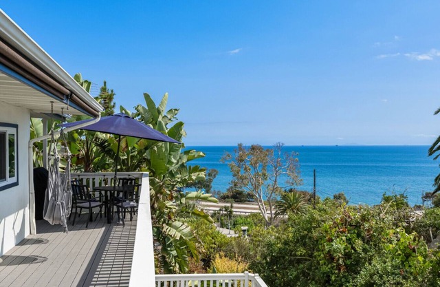 Driftwood Club - Oceanviews, BBQ, Pet Friendly