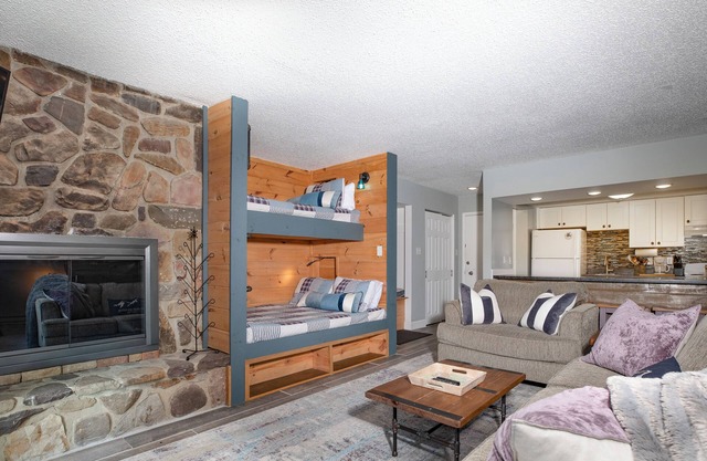 Driftwood Lodge (#224) | Ski/MTB/Golf | Awesome mountain views | Super cool bunk beds!
