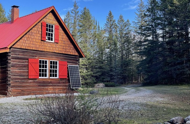 Drummond Island Hotel & Vacation Homes - Settlers Cabin