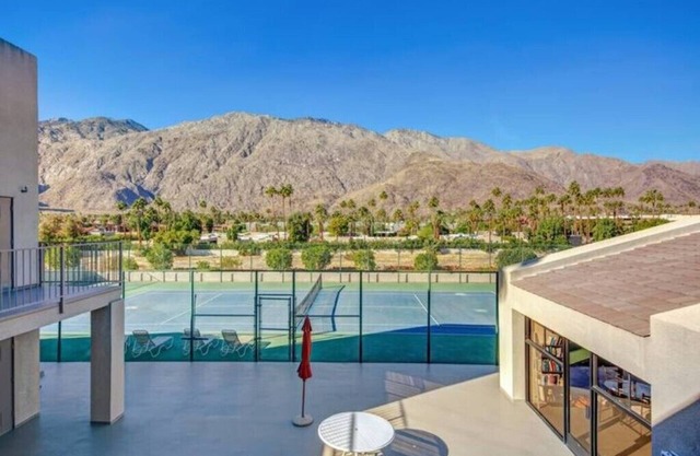 DT Palm Springs Condo 2 Owls ~ Early Fall Special! ~