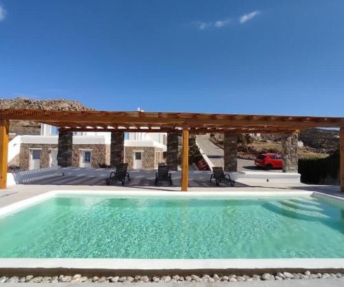 Dual Apts with Pool Ideal for 10 Guests in Mykonos