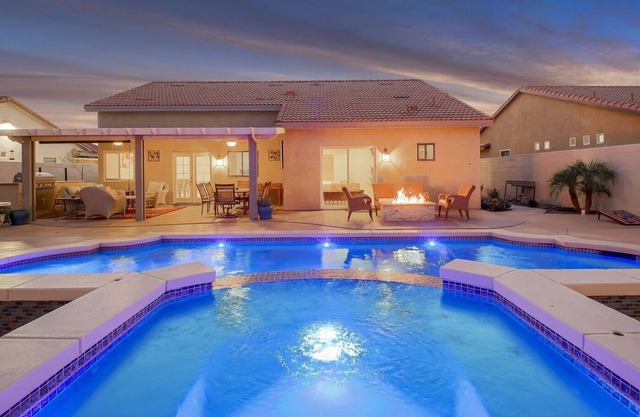 Dulce Vida: Pool, Spa, Table Games, Fire Pit, BBQ!