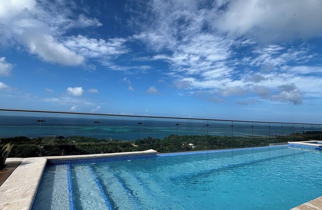 DUNA TOWER, Roatan bay islands