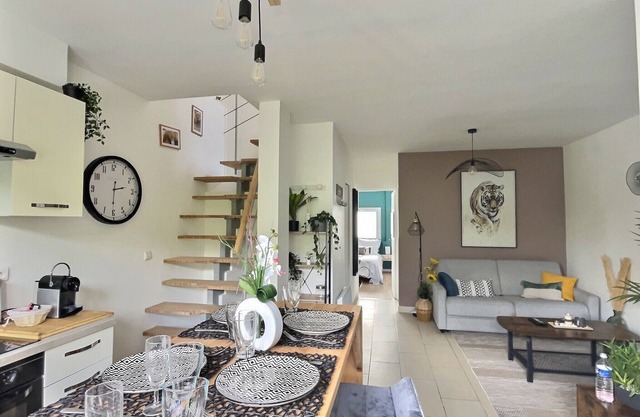 Duplex 3 bedrooms, 2 bathrooms, Harmonious Fontenay sous Bois near Paris