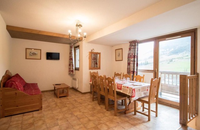 Duplex 8 pers. au pied des pistes avec balcon, terrasse, parking et WIFI, Val-Cenis - FR-1-508-91