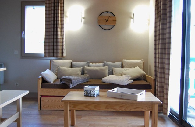 Duplex apartment 7-9 people Swimming pool, sauna, near 4 stations
