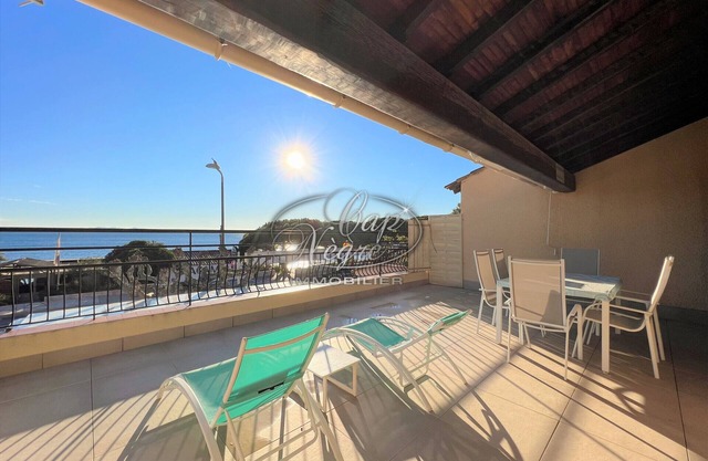 Duplex apartment with sea view opposite Cavalière Beach