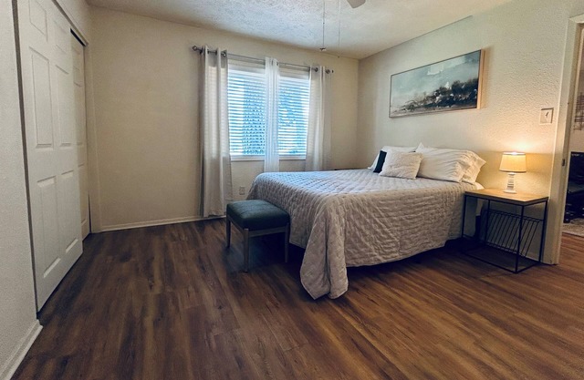 Duplex by Hospitals - Across from the District